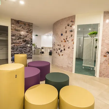 Globetrotter Hostel, By Albany-2
